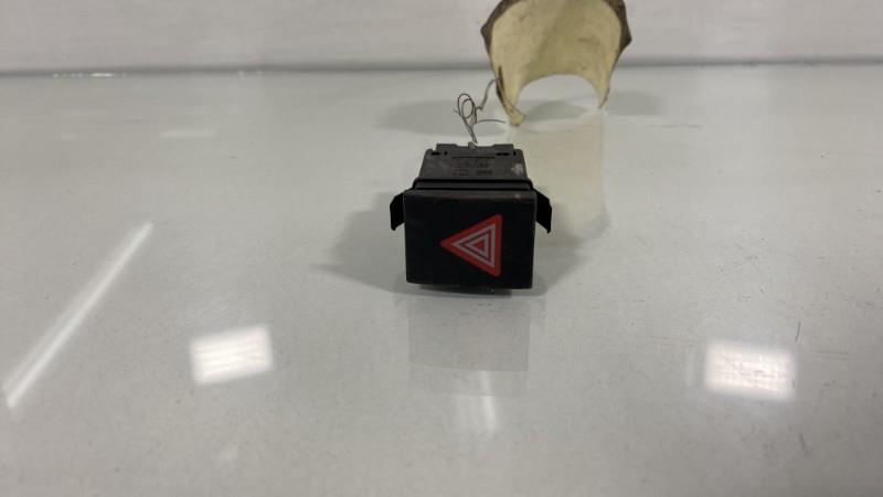 Interruttore luci emergenza VOLKSWAGEN POLO 4 PHASE 2 Diésel - 1
