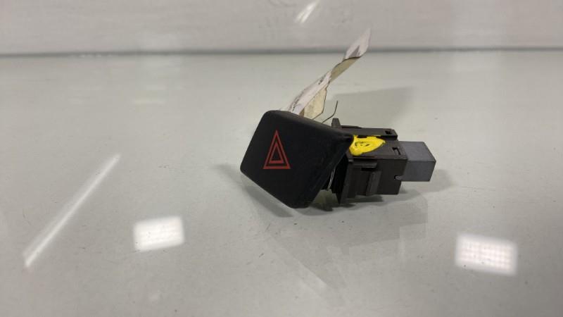 Bouton de warning TOYOTA YARIS 2 PHASE 2 Essence - 1