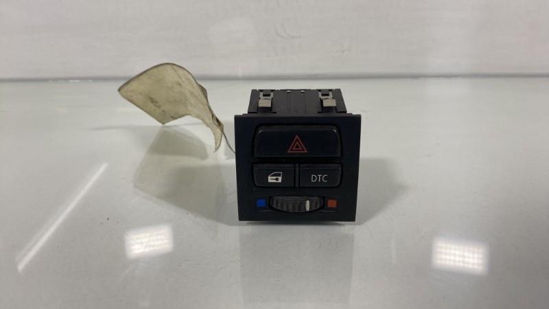 Bouton de warning BMW SERIE 3 E90 PHASE 2 Diesel - 1