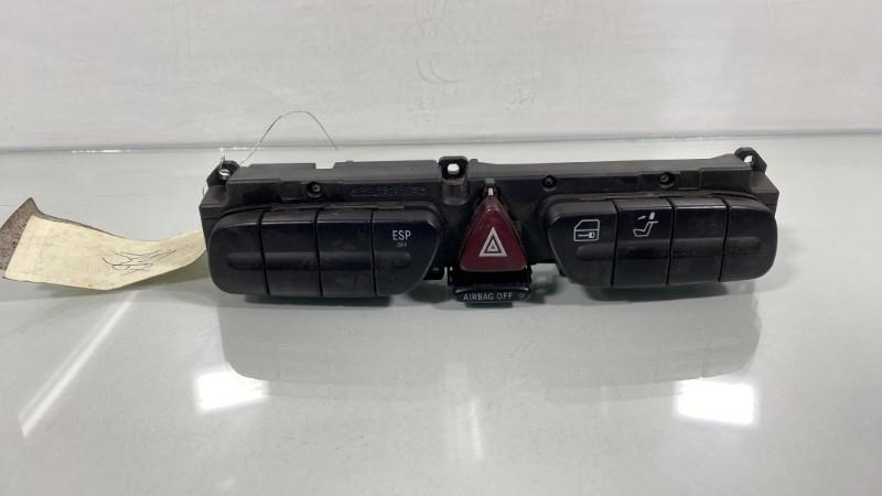 Interruttore luci emergenza MERCEDES CLASSE C 203 PHASE 1 Diésel - 1