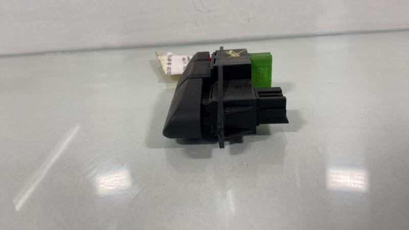 Bouton de warning MITSUBISHI COLT 4 Essence - 1
