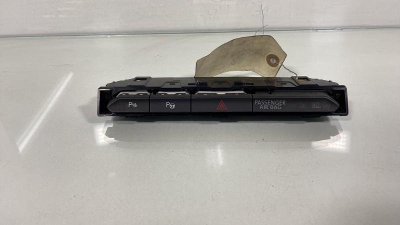 Bouton de warning VOLKSWAGEN PASSAT 7 PHASE 1 Diesel - 1