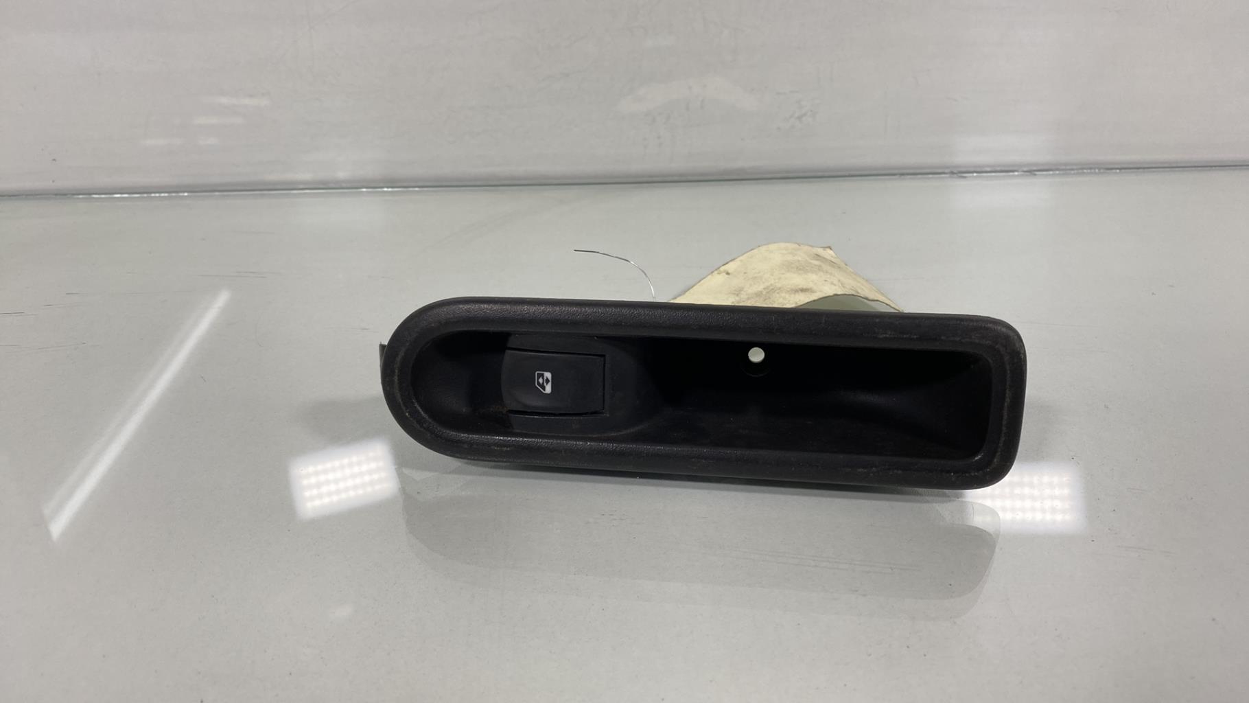 Interruttore lavacristalli posteriore destro RENAULT CLIO 3 PHASE 2 Diésel - 1