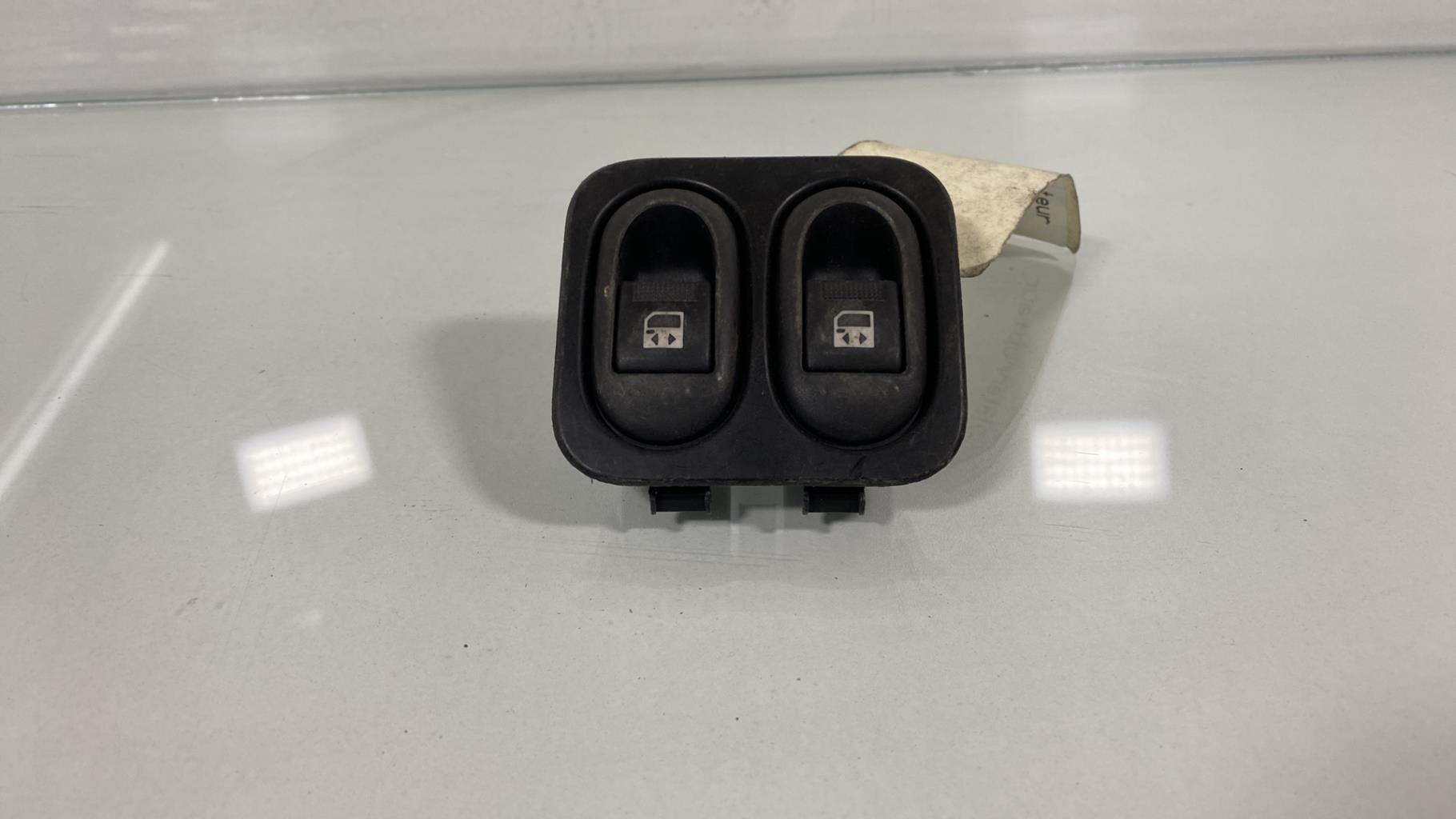 Interruttore lavacristalli posteriore sinistro PEUGEOT 1007 Gasolina - 1