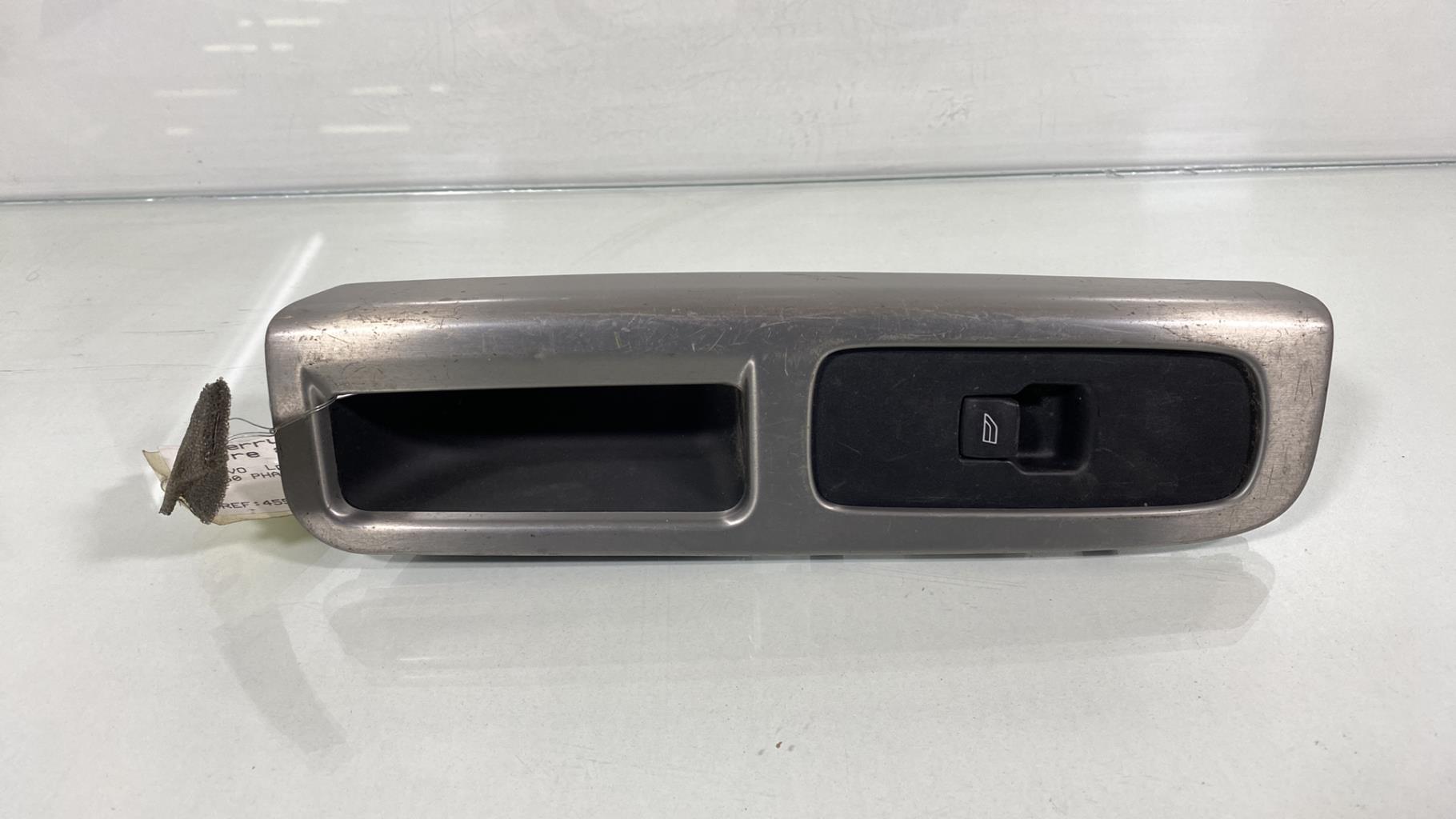 Interruttore lavacristalli anteriore destro VOLVO V 50 PHASE 2 BREAK Diésel - 1