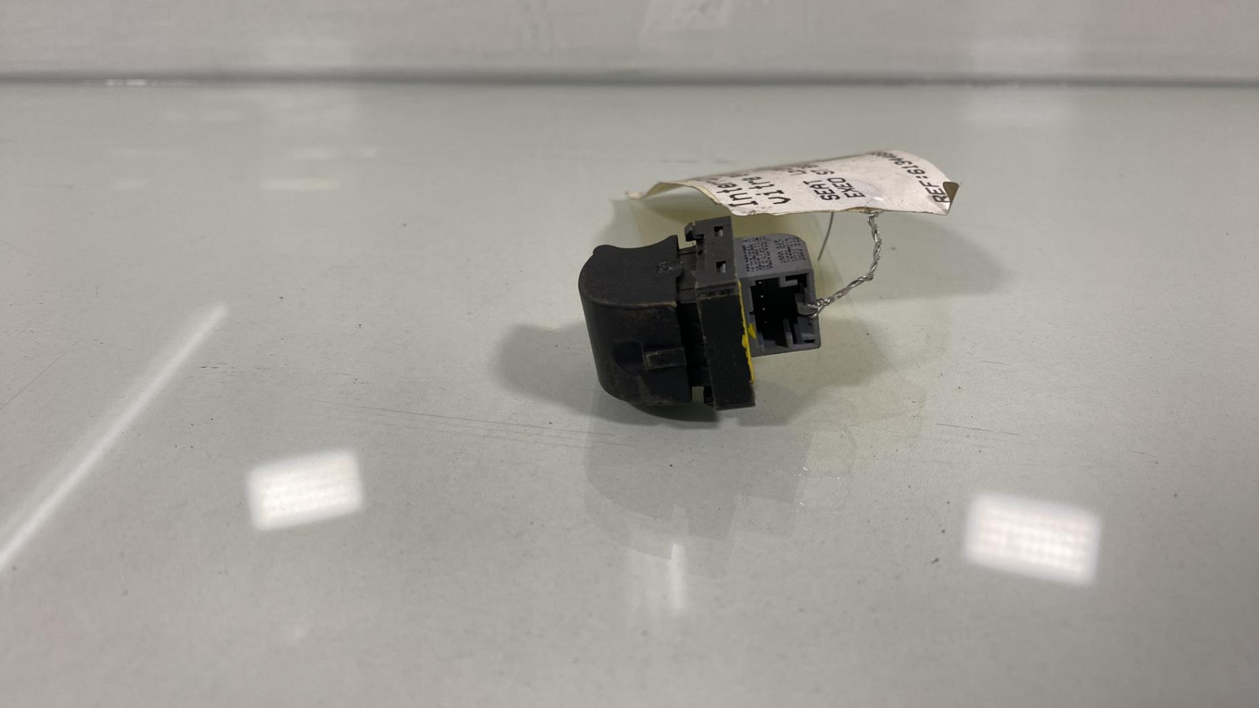 Interruttore lavacristalli anteriore destro SEAT EXEO ST BREAK Diésel - 1