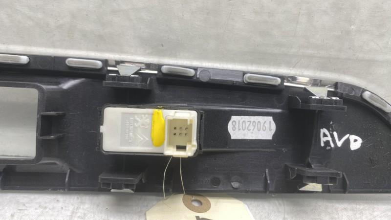 Interruttore lavacristalli anteriore destro PEUGEOT 3008 2 PHASE 1 Diésel - 1