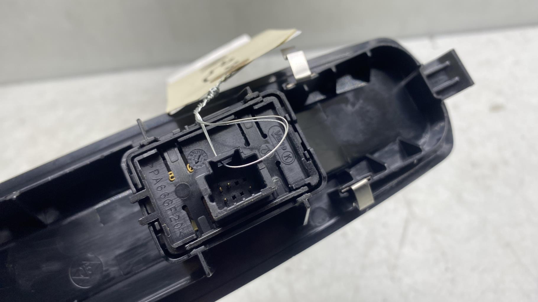 Interruttore lavacristalli anteriore destro RENAULT MEGANE 3 PHASE 3 Diésel - 1
