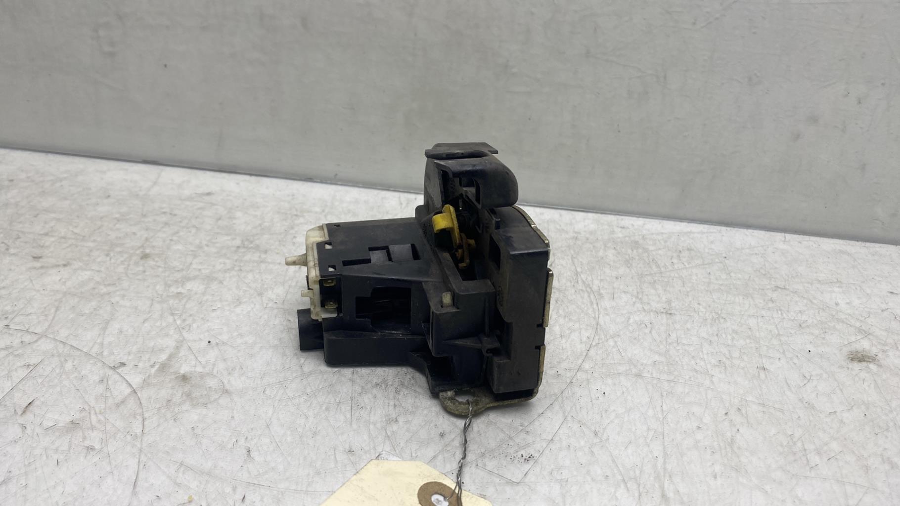 Serrure avant gauche RENAULT CLIO 2 PHASE 2 Diesel - 1