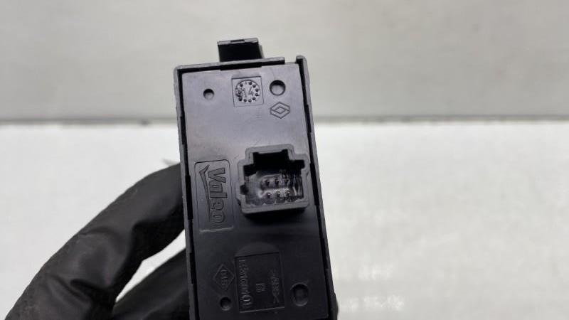 Bouton de warning DACIA DOKKER PHASE 1 Essence - 1