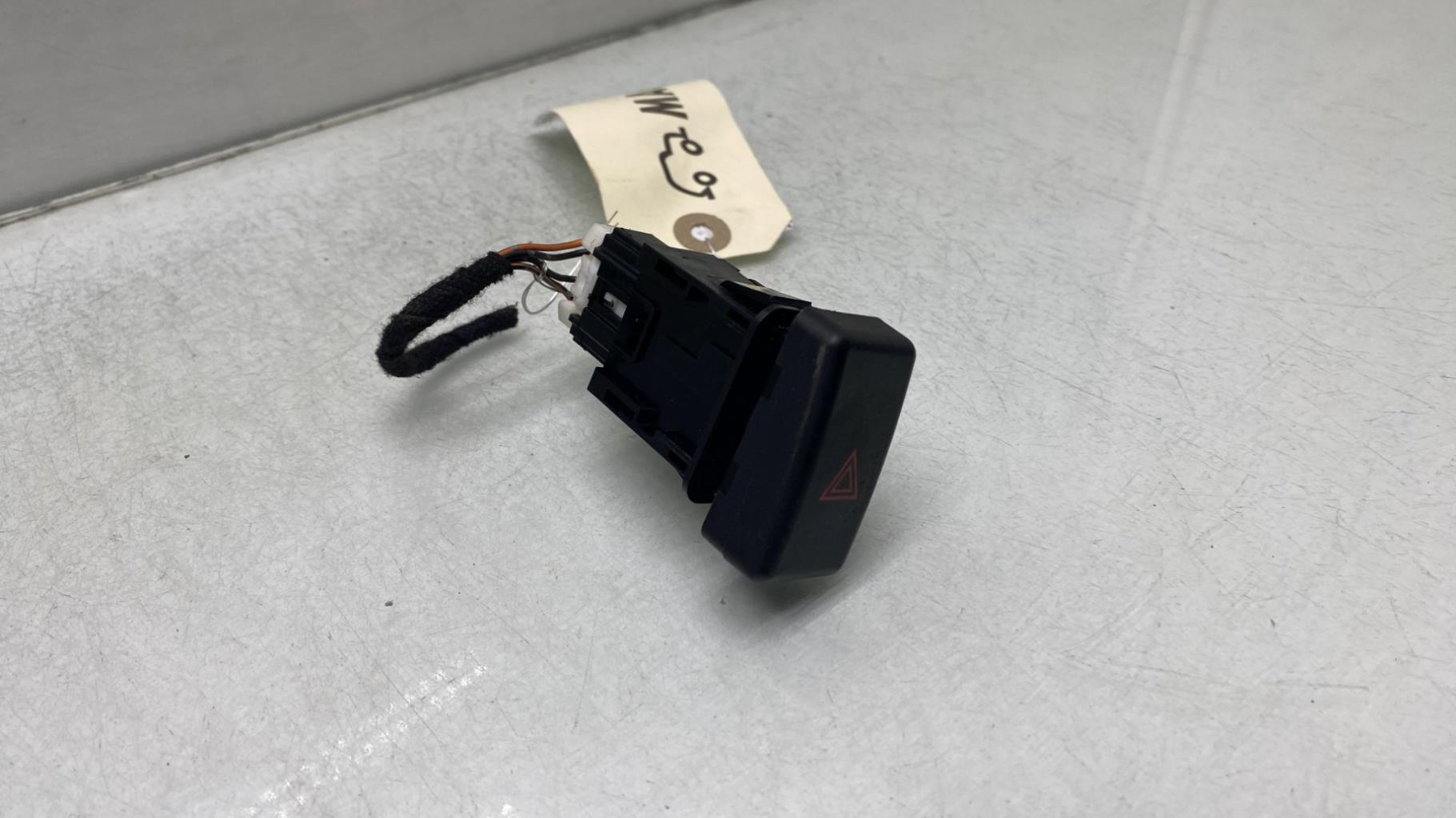 Bouton de warning MAZDA 3 1 PHASE 2 Diesel - 1