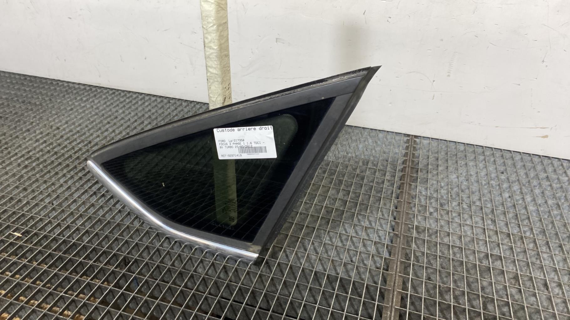 Custode arriere droit FORD FOCUS 3 PHASE 1 Diesel - 1