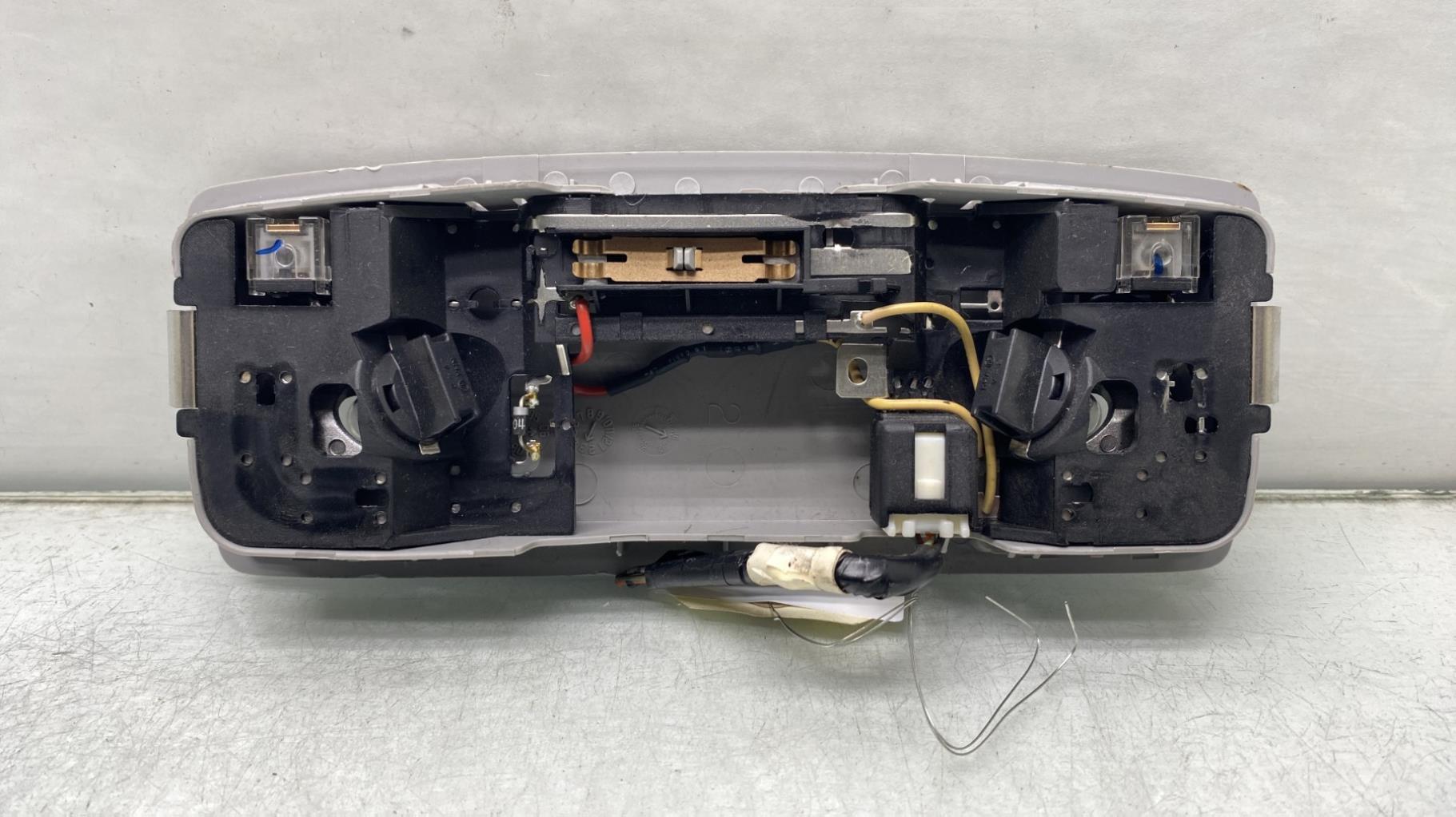 Eclairage de plafonnier MAZDA 3 1 PHASE 2 Diesel - 1