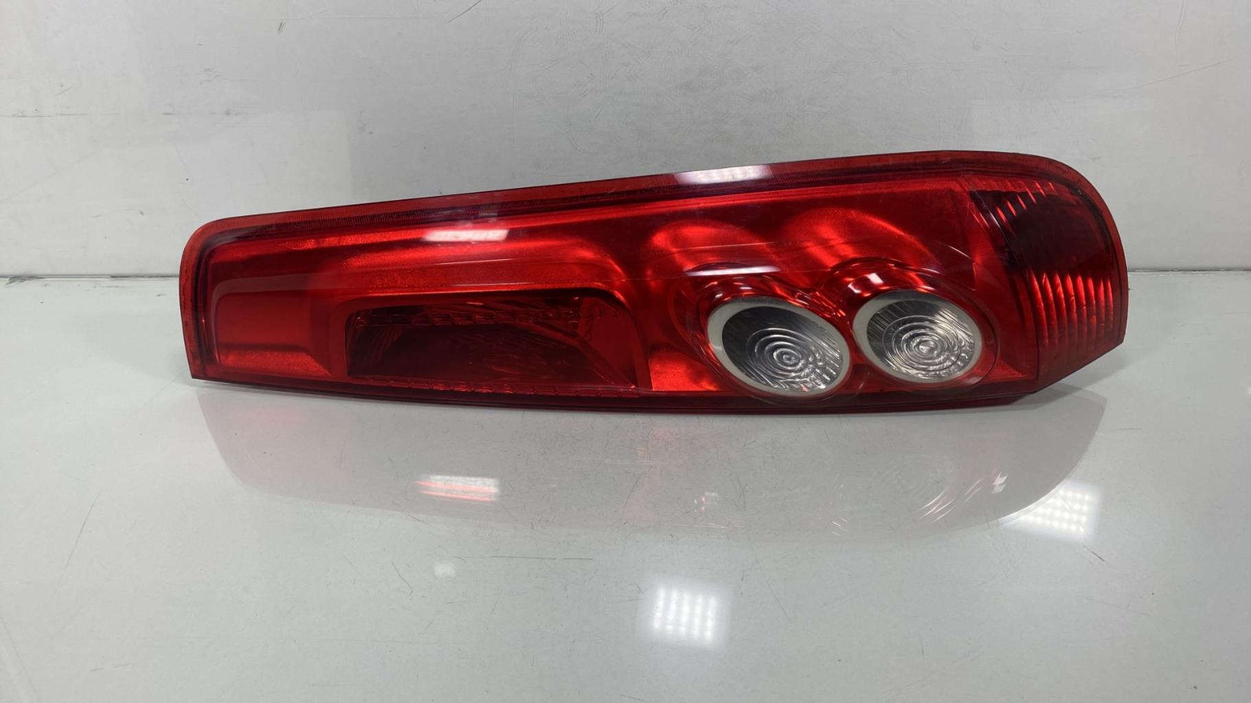 Fanale posteriore principale destro (luci) FORD FIESTA 5 PHASE 1 Diésel - 1