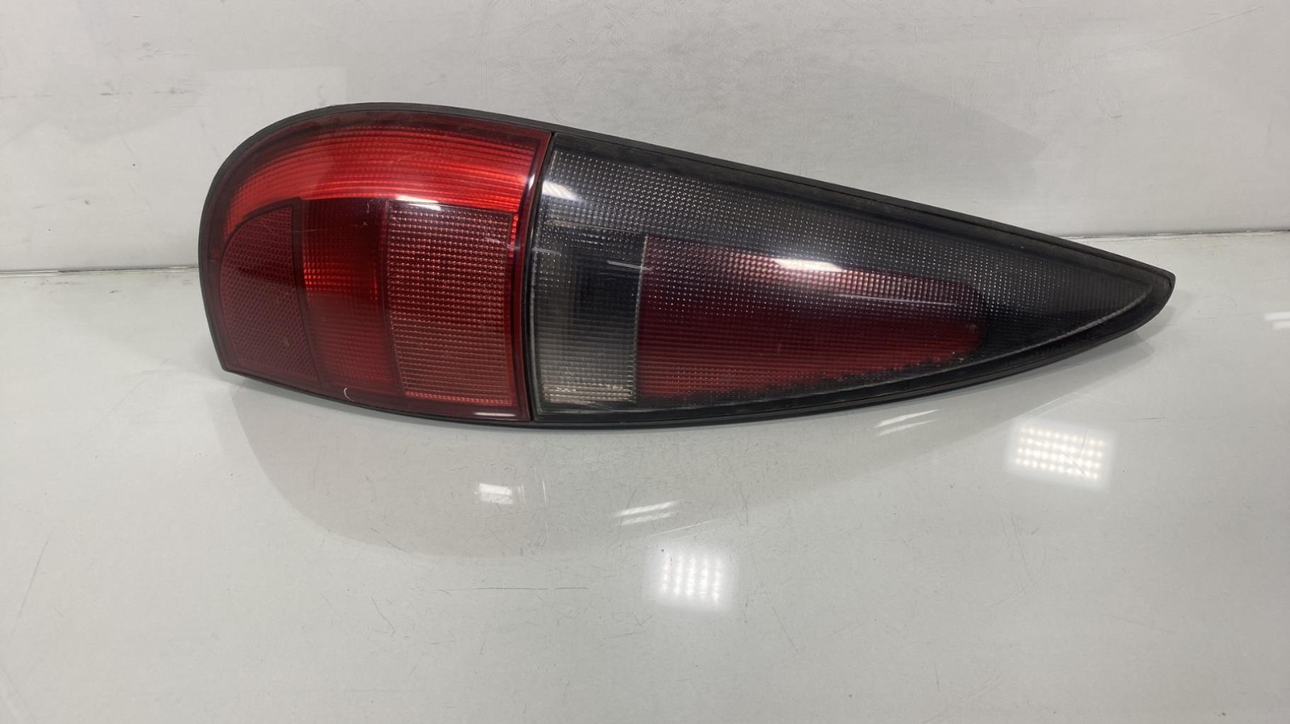 Fanale posteriore principale sinistro (luci) RENAULT LAGUNA 1 PHASE 2 BREAK Diésel - 1