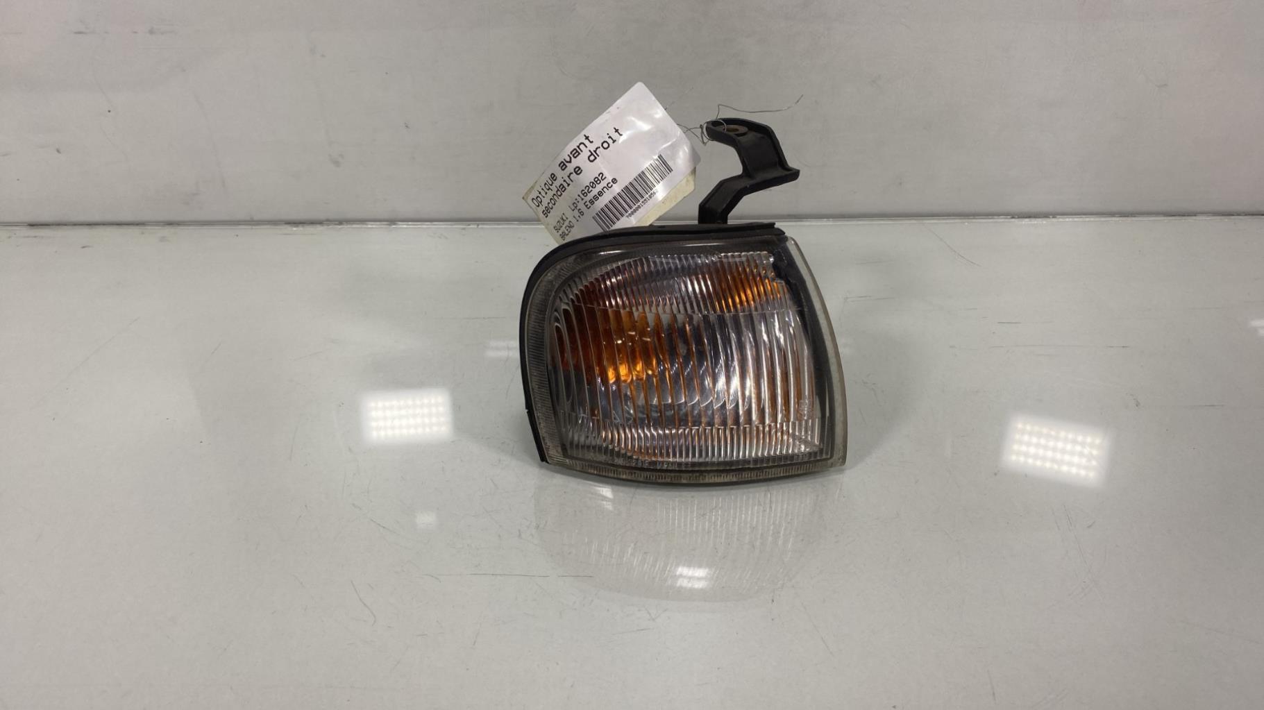 Gruppo ottico anteriore secondario destro (luci)(freccia) SUZUKI BALENO 1 BREAK Gasolina - 1