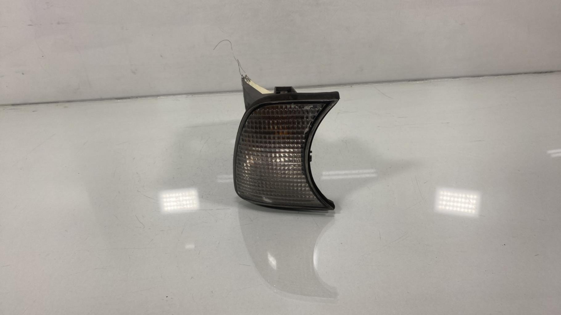 Gruppo ottico anteriore secondario destro (luci)(freccia) BMW SERIE 5 E34  - 1