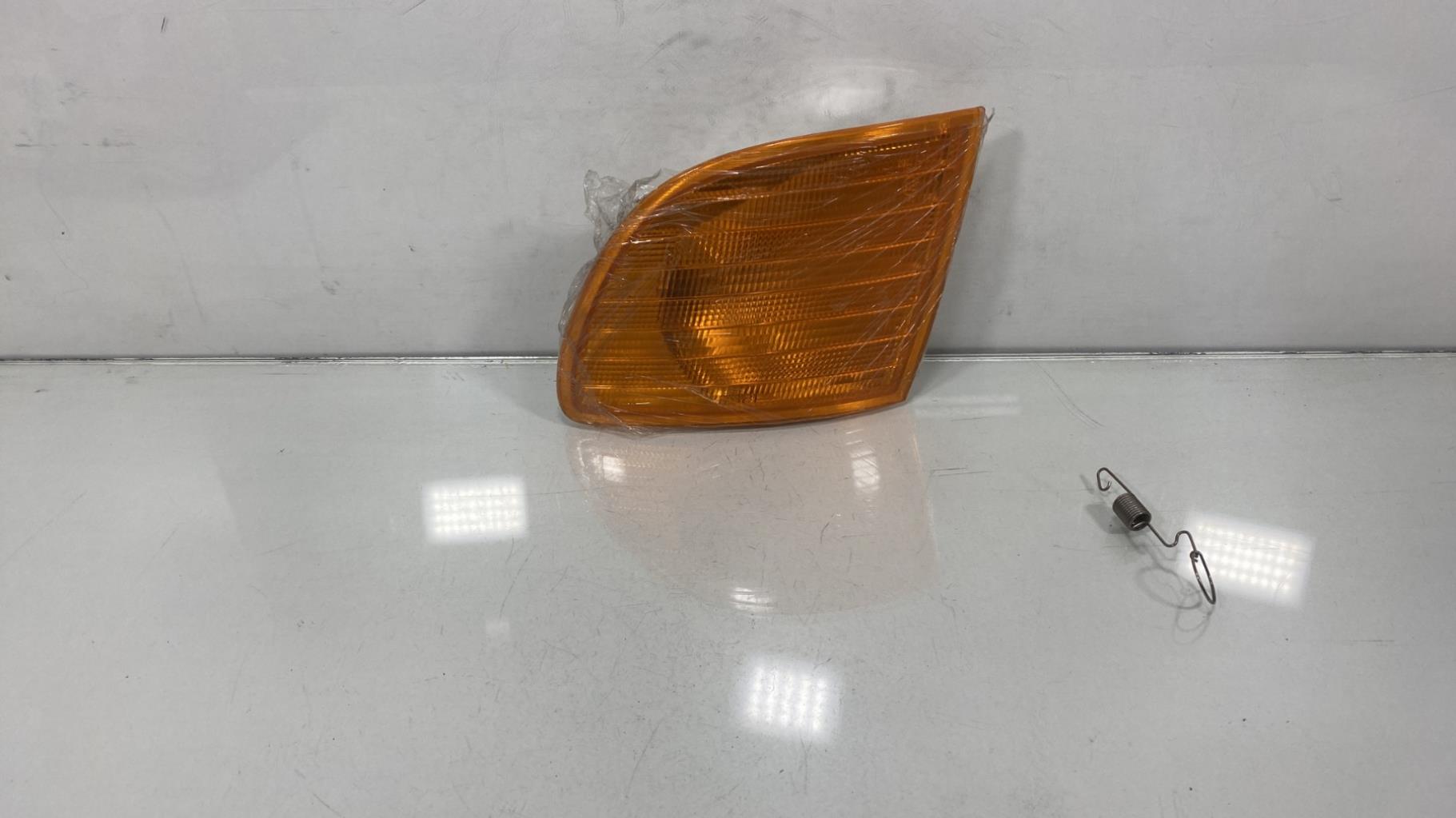 Gruppo ottico anteriore secondario destro (luci)(freccia) MERCEDES CLASSE V 638  - 1