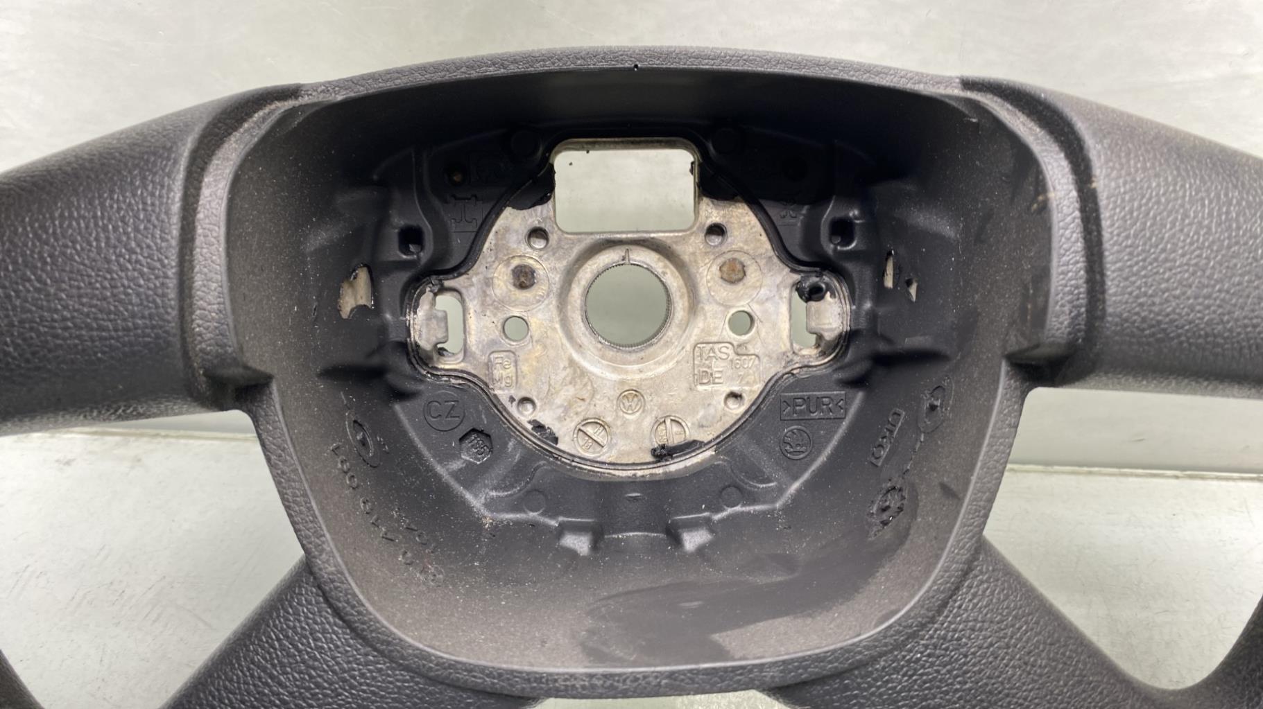 Volant SKODA FABIA 2 PHASE 2 Essence - 1