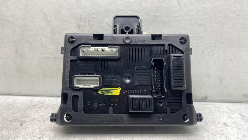 Boitier UCH RENAULT CLIO 3 PHASE 1 BREAK Diesel - 1