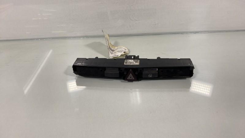 Bouton de warning OPEL ZAFIRA B PHASE 1 Diesel - 1