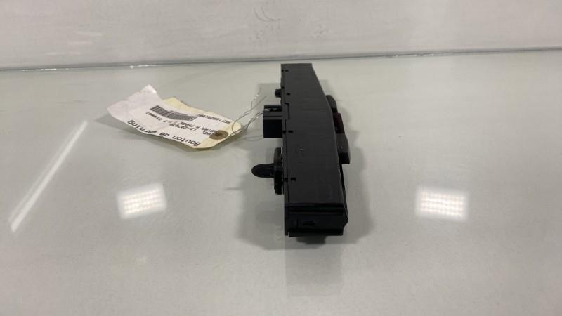 Bouton de warning OPEL ASTRA H PHASE 1 Diesel - 1