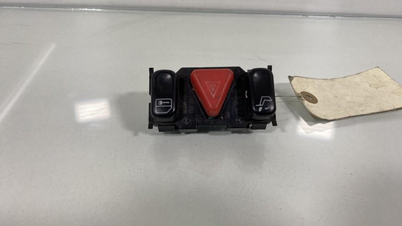 Bouton de warning MERCEDES CLASSE E 210 PHASE 1 Diesel - 1