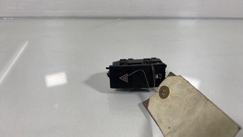 Bouton de warning MERCEDES CLASSE E 212 PHASE 1 Diesel - 1