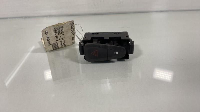 Bouton de warning RENAULT MEGANE 3 PHASE 2 Diesel - 1