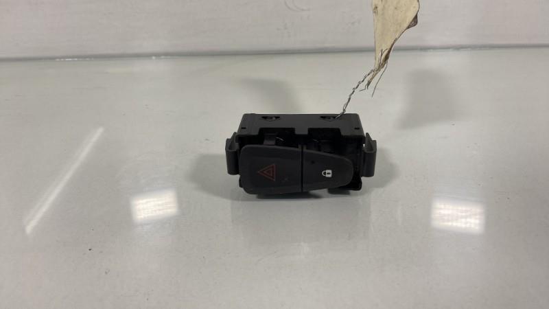 Bouton de warning RENAULT MEGANE 3 PHASE 2 Diesel - 1