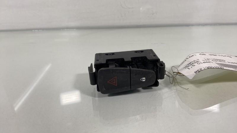 Bouton de warning RENAULT MEGANE 3 PHASE 2 BREAK Diesel - 1