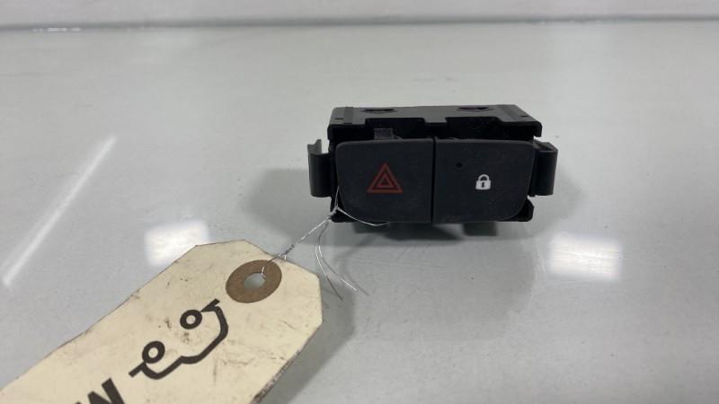 Bouton de warning RENAULT TRAFIC 3 LONG PHASE 1 Diesel - 1