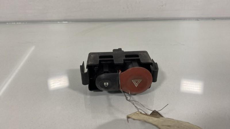 Bouton de warning RENAULT CLIO 3 PHASE 1 Diesel - 1