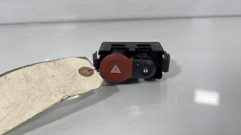Bouton de warning RENAULT CLIO 3 PHASE 1 Diesel - 1