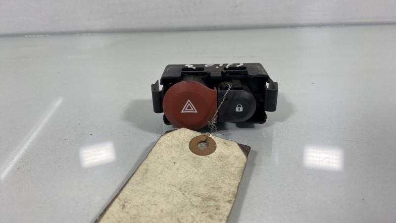 Bouton de warning RENAULT CLIO 3 PHASE 2 Essence - 1