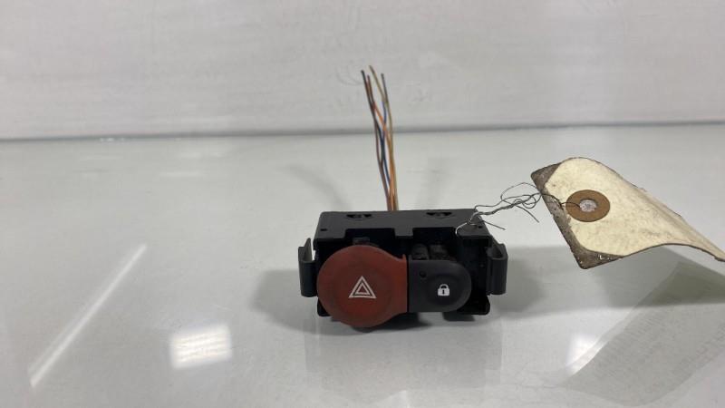 Bouton de warning RENAULT CLIO 3 PHASE 2 BREAK Diesel - 1