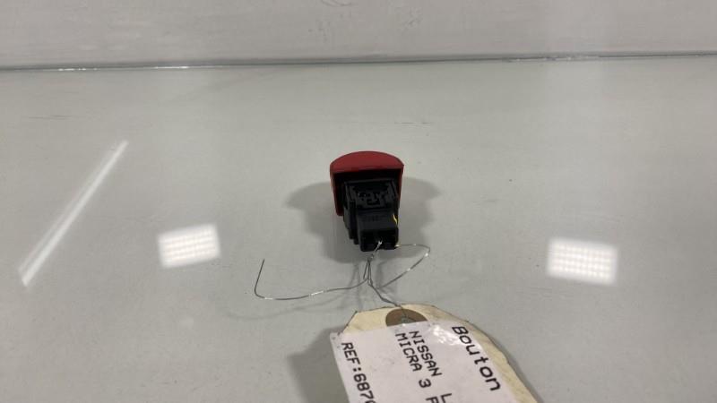 Bouton de warning NISSAN MICRA 3 PHASE 2 Essence - 1