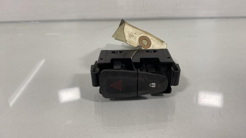 Bouton de warning DACIA SANDERO 2 PHASE 2 Diesel - 1