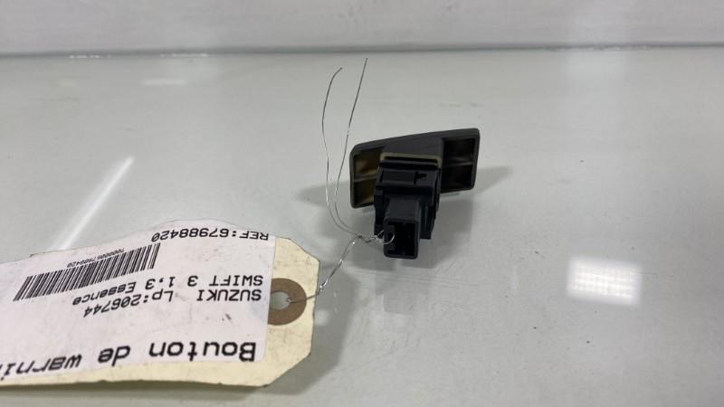 Bouton de warning SUZUKI SWIFT 3 Essence - 1