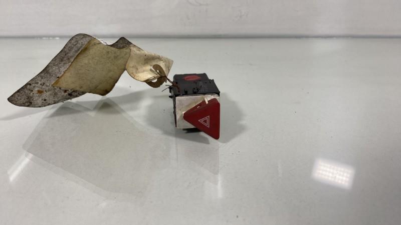Bouton de warning VOLKSWAGEN PASSAT 5 BREAK  - 1