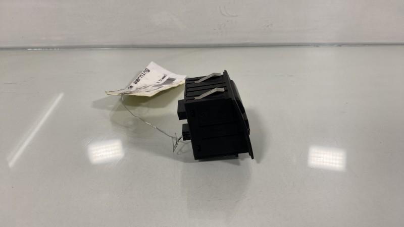 Bouton de warning BMW SERIE 3 E90 PHASE 1 Diesel - 1
