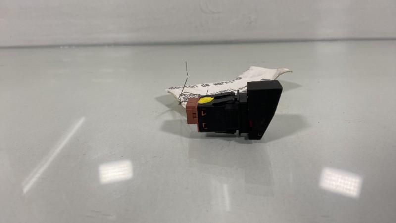 Bouton de warning PEUGEOT 5008 1 PHASE 1 Diesel - 1