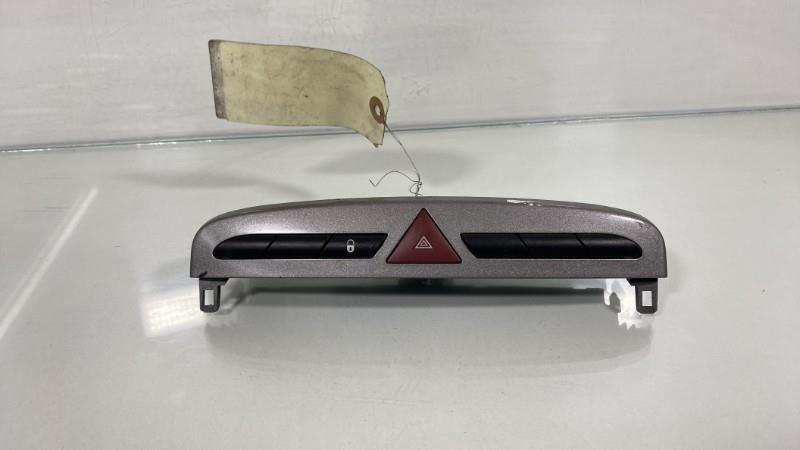 Bouton de warning PEUGEOT 308 1 PHASE 1 Diesel - 1
