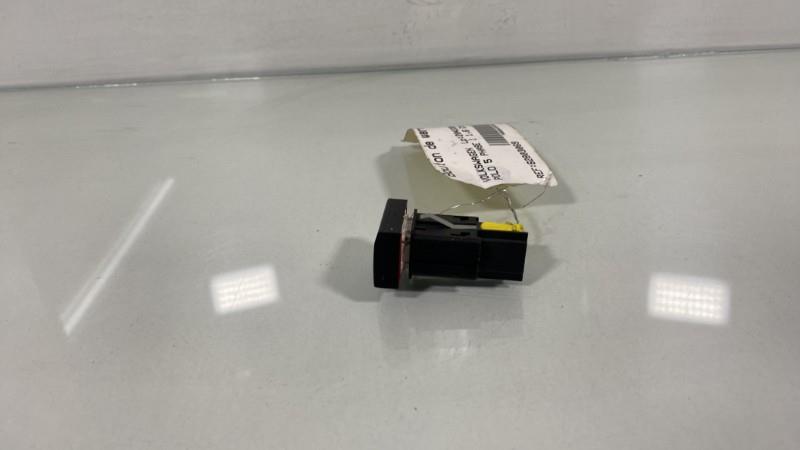 Bouton de warning VOLKSWAGEN POLO 5 PHASE 1 Diesel - 1