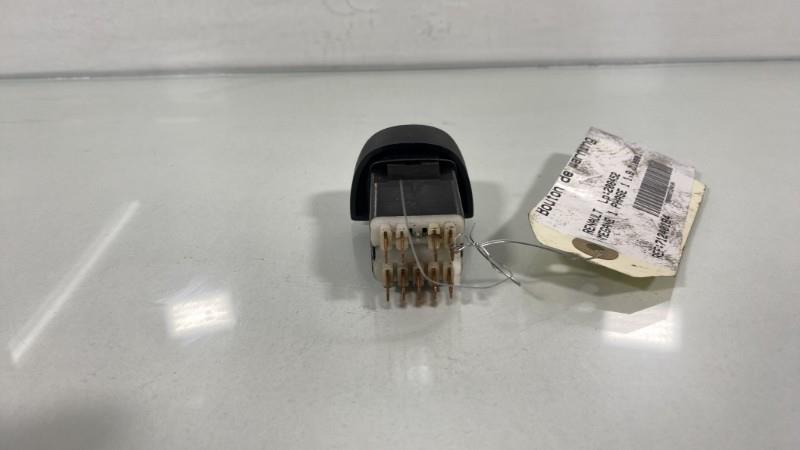 Bouton de warning RENAULT MEGANE 1 PHASE 1 Diesel - 1
