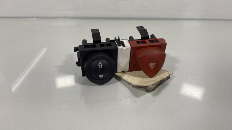 Bouton de warning RENAULT MEGANE 2 PHASE 1 Diesel - 1