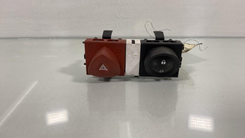 Bouton de warning RENAULT MEGANE 2 PHASE 2 Diesel - 1