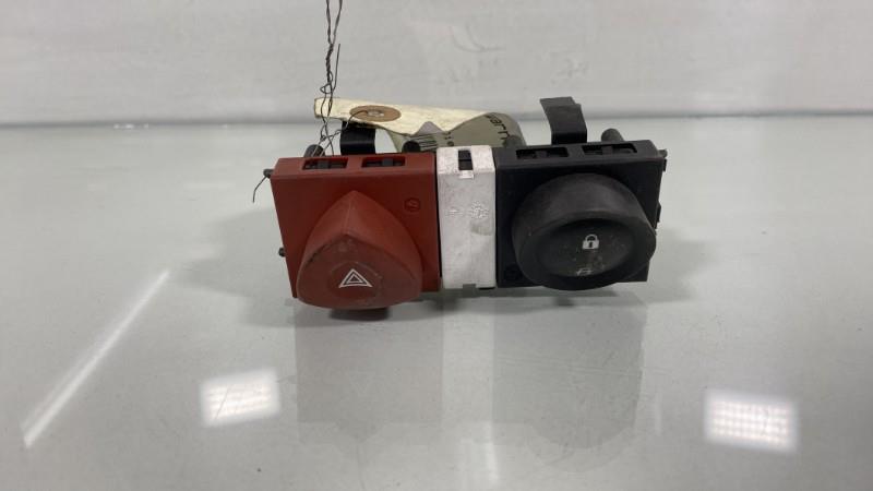 Bouton de warning RENAULT MEGANE 2 PHASE 2 Diesel - 1