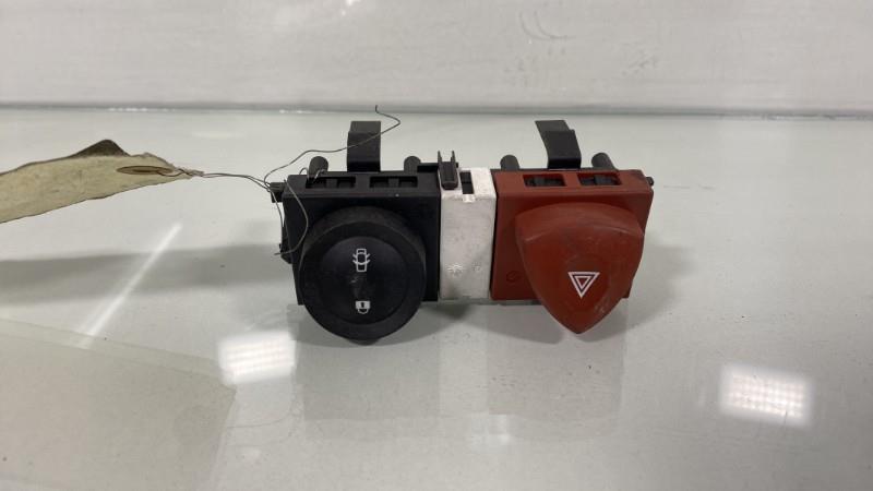 Bouton de warning RENAULT MEGANE 2 PHASE 2 Diesel - 1