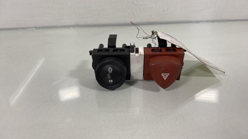 Bouton de warning RENAULT MEGANE 2 PHASE 2 Diesel - 1